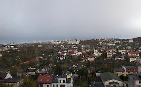 Hausik With The View